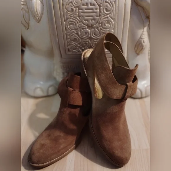 Splendid Suede Ankle Wrap Almond Toe Hook Loop Booties - Picture 3 of 8